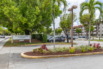 Garden Lake Towers in Miami, FL - Building Photo - Building Photo