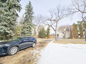 8928 116 St NW in Edmonton, AB - Building Photo - Building Photo