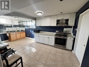 59 Colin Crescent in Hamilton, ON - Building Photo - Building Photo