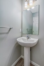 15675-15618 18 Ave SW in Edmonton, AB - Building Photo - Building Photo