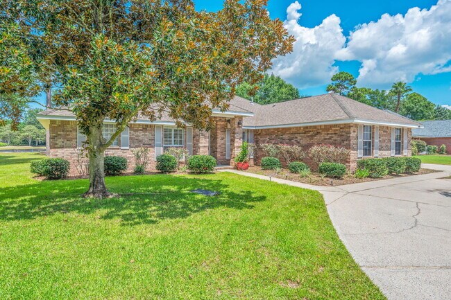 1402 Ernest Hemingway Dr in Niceville, FL - Building Photo - Building Photo