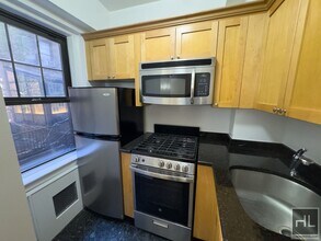 Christopher Street, Unit 1B in New York, NY - Building Photo - Building Photo