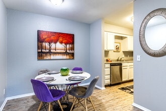 Fairway Hills Apartments in Leavenworth, KS - Foto de edificio - Interior Photo