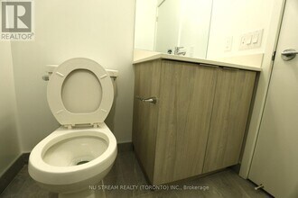 395 Square One Dr in Mississauga, ON - Building Photo - Building Photo