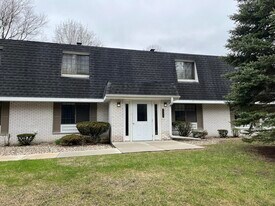 20275 Independence Dr in Brookfield, WI - Building Photo