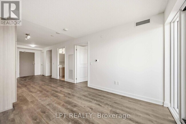 1010 Sandy Beach Rd in Pickering, ON - Building Photo - Building Photo