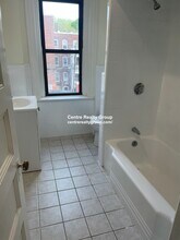 1855 Beacon St, Unit 2 in Brookline, MA - Foto de edificio - Building Photo