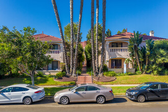 Pacific Beach Townhomes in San Diego, CA - Building Photo - Building Photo