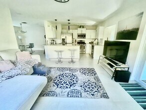 376 SW 2nd St in Boca Raton, FL - Foto de edificio - Building Photo