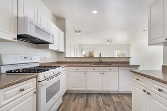 8715 Tomnitz Ave in Las Vegas, NV - Building Photo - Building Photo