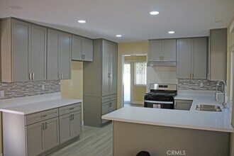 2538 Alona St in Santa Ana, CA - Foto de edificio - Building Photo