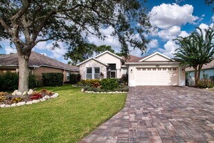 6610 Cheswick St in Sarasota, FL - Building Photo