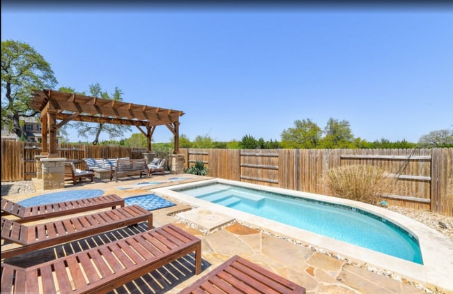 property at 1205 Half Hitch Trl