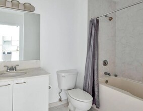 133 NE 2nd Ave, Unit 508 in Miami, FL - Foto de edificio - Building Photo