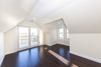 5 Malvern Ter, Unit 5 in Medford, MA - Foto de edificio - Building Photo