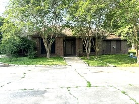 772 Riverside Dr in Palacios, TX - Building Photo