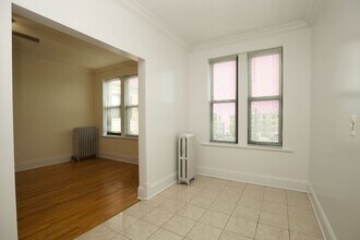 2704 N Sawyer Ave in Chicago, IL - Building Photo - Building Photo