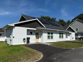 42 O'Neil St in South Portland, ME - Building Photo