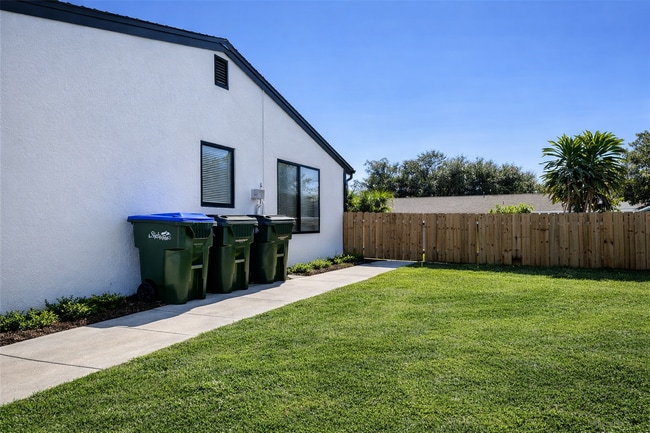 8127 Chesebro Ave in North Port, FL - Building Photo - Building Photo