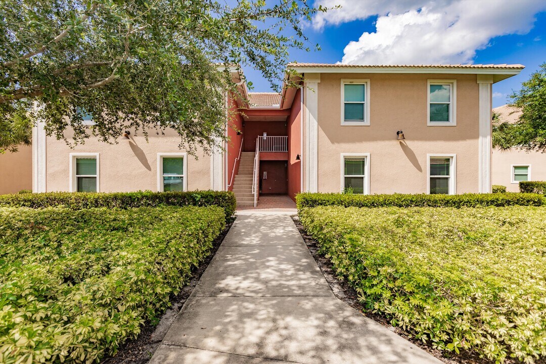 27500 Palmesta Circle in Bonita Springs, FL - Building Photo