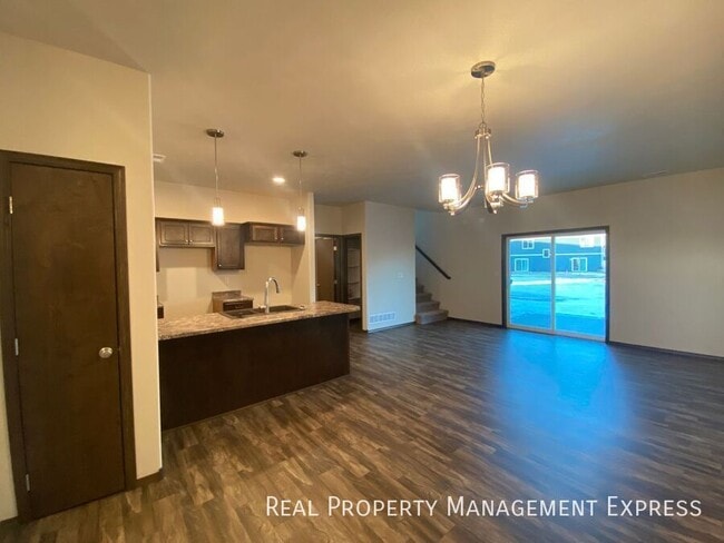 3 Bed 2.5 Bath Townhome in Sioux Falls, SD - Foto de edificio - Building Photo