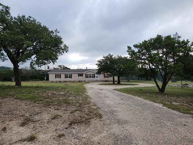 190 Rocky Hill Dr in Kerrville, TX - Foto de edificio - Building Photo