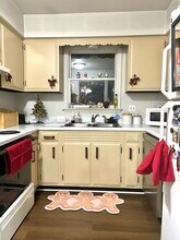 4054 Stonehenge Dr, Unit 1 in Sylvania, OH - Foto de edificio - Building Photo