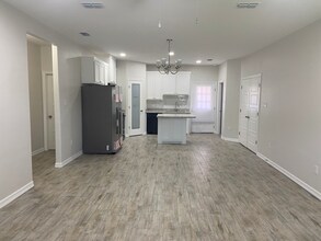 326 S 15th St in Kingsville, TX - Building Photo - Building Photo
