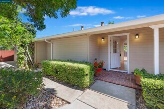 828 Bancroft Rd in Walnut Creek, CA - Building Photo - Building Photo