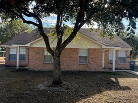 768 Heritage Ln in Eagle Lake, TX - Building Photo