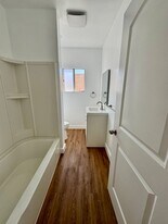 250 1/2 West 49th Street in Los Angeles, CA - Building Photo