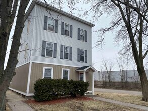 17 Smyth Ferry Rd in Manchester, NH - Building Photo - Building Photo