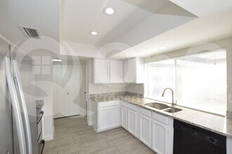 8742 E Via De La Luna in Scottsdale, AZ - Foto de edificio - Building Photo