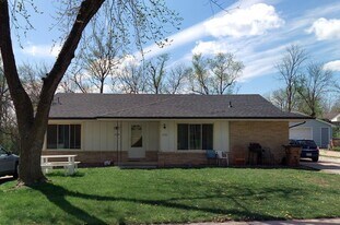 1524-1526 NW 81st St in Clive, IA - Building Photo