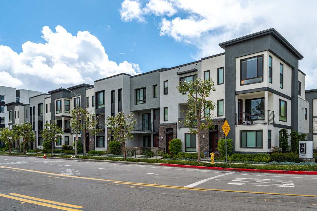 Lux in Irvine, CA - Building Photo