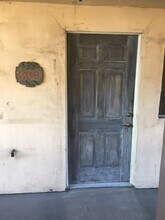 1460 N Mansfield Ave, Unit 117 in Los Angeles, CA - Building Photo - Building Photo