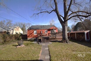 1327 S Leadville Ave in Boise, ID - Building Photo