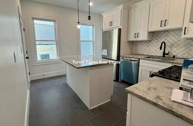 224 Calumet St, Unit 1 in Boston, MA - Building Photo - Building Photo