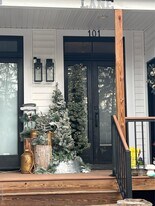 103 Filors Ln in Stony Point, NY - Building Photo