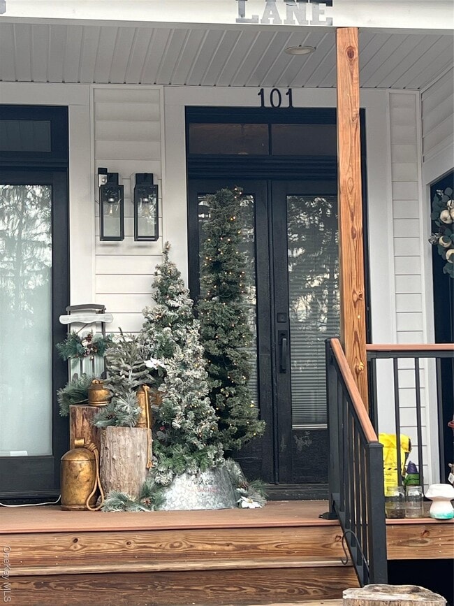 property at 103 Filors Ln