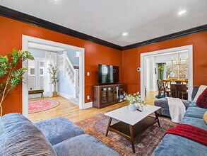 2010 Chesterland Ave in Lakewood, OH - Building Photo - Building Photo