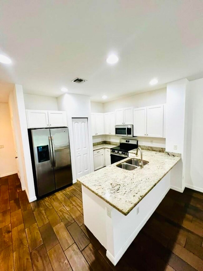 property at 1129 Vermilion Dr