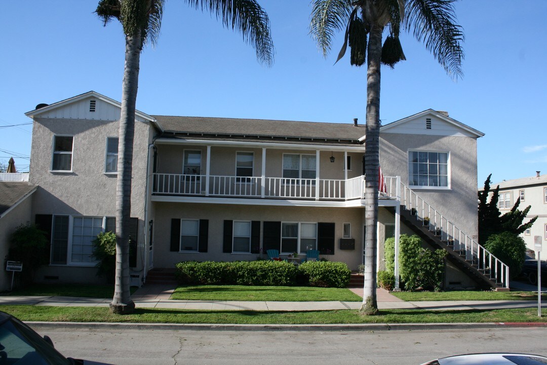 5200 E 1st St in Long Beach, CA - Foto de edificio