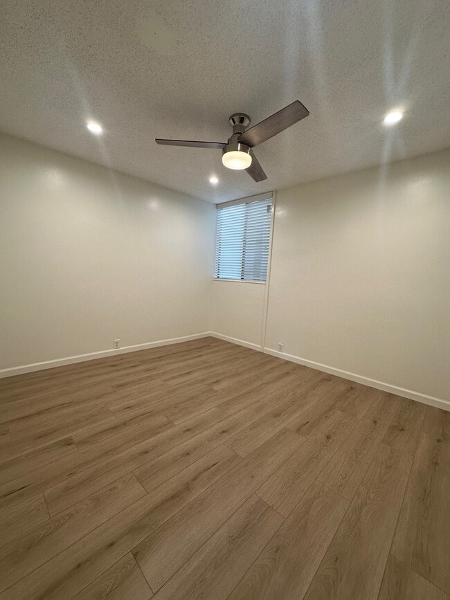 537 Evergreen St, Unit 1 in Inglewood, CA - Foto de edificio - Building Photo