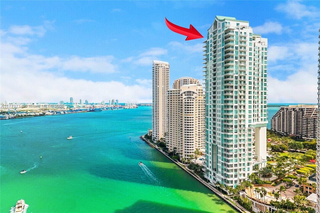 900 Brickell Key Blvd, Unit 2304 in Miami, FL - Building Photo