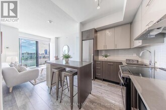 180 Fairview Mall Dr in Toronto, ON - Building Photo - Building Photo