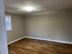 914 Fir Pl in Greensboro, NC - Foto de edificio - Building Photo