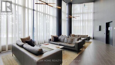 3900 Confederation Pkwy in Mississauga, ON - Building Photo - Building Photo