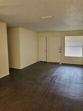 1417 Laura Ln in Dallas, TX - Building Photo - Building Photo