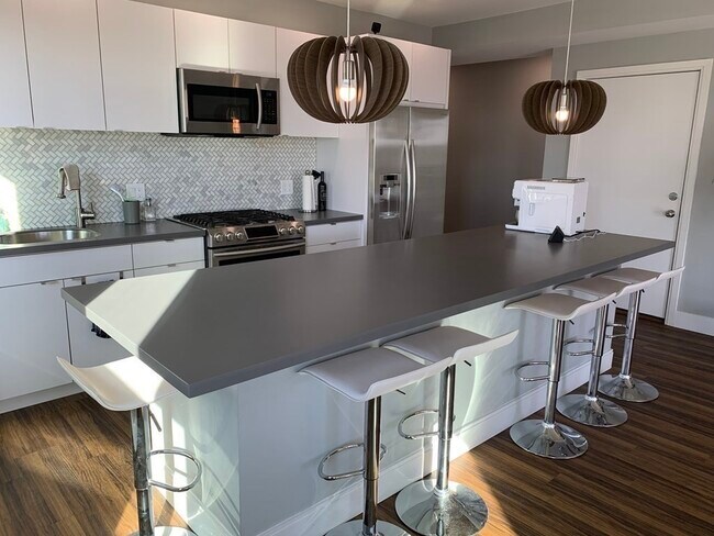 408 E 8th St, Unit #2A in Boston, MA - Foto de edificio - Building Photo